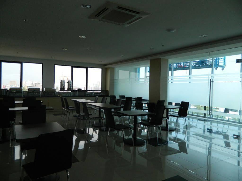 Hotel 88 Grogol Jakarta By Wh Exterior foto