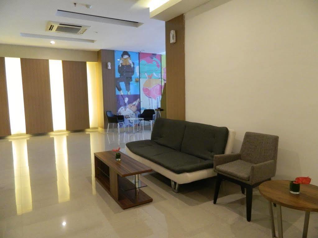 Hotel 88 Grogol Jakarta By Wh Exterior foto